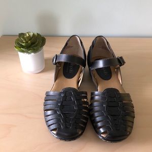 Softspots Black Huarache Sandal Size 6.5